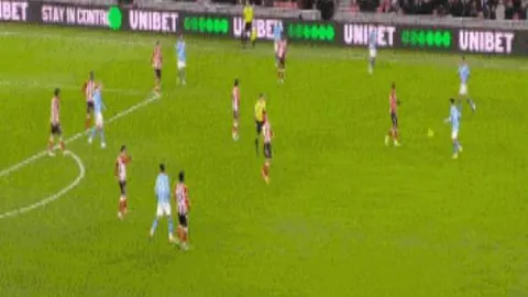 曼联2-2塞维利亚平局成遗憾，滕哈格敦促球员反思失误